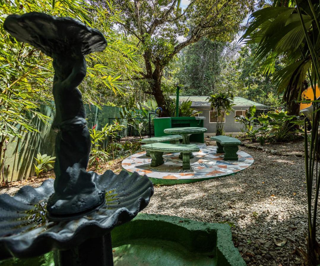 Casa Tucanes Manuel Antonio Exteriör bild